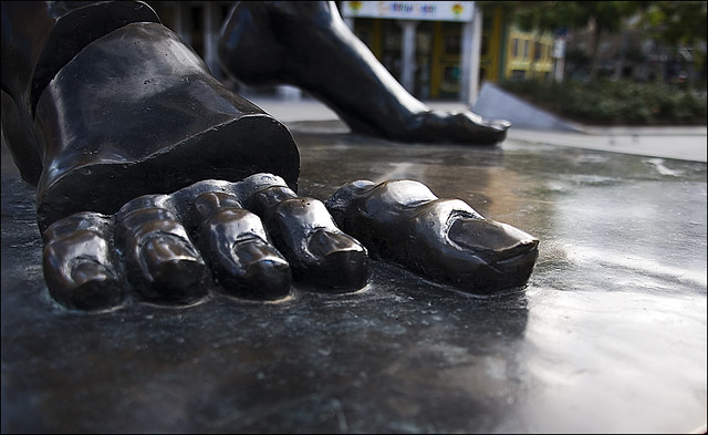 Dalí's feet
