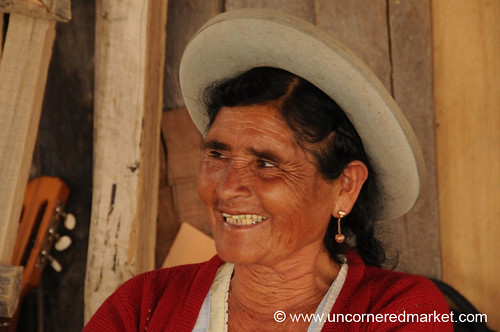 people smile hat women bolivia dpn tarija pampagalana