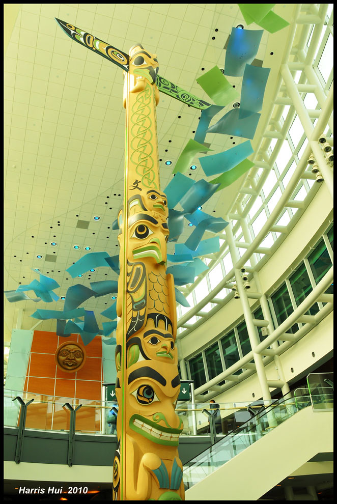 Totem Vancouver Airport N1722e by Harris Hui (in search of light)