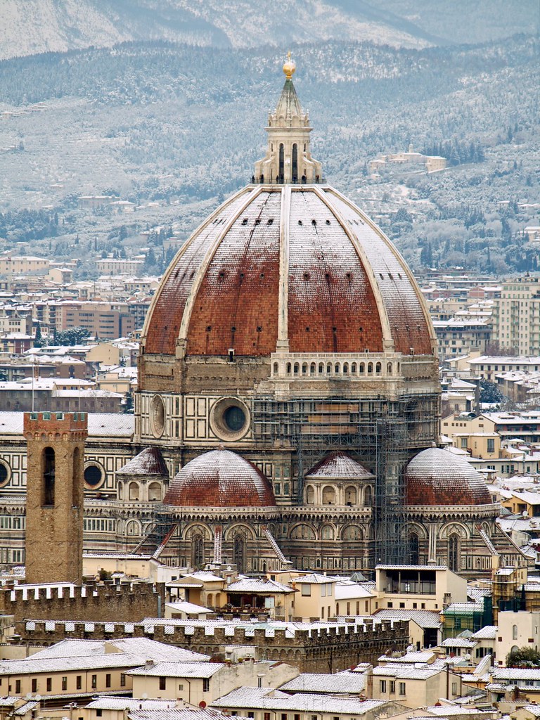 La cupola del Brunelleschi con la neve