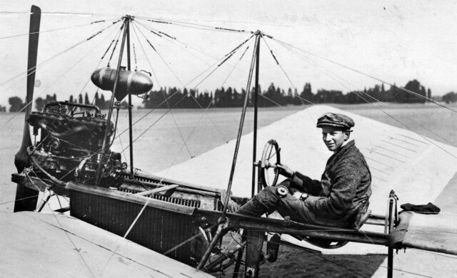 Fokker in zijn Spin / Dutch aviation pioneer Fokker in his first aircraft