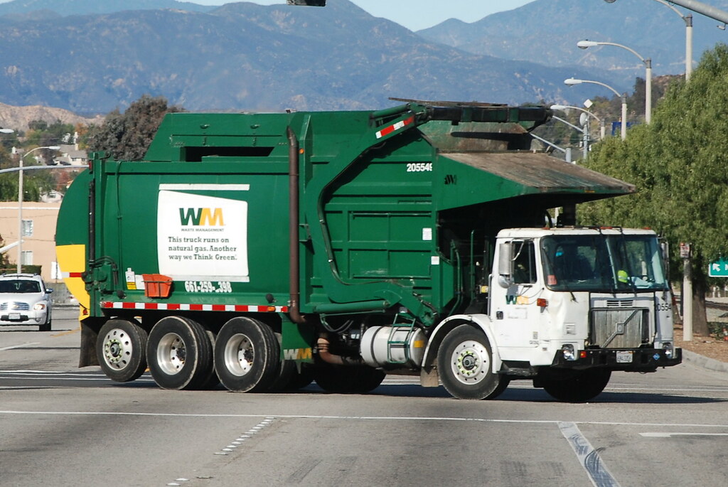 Мусоровоз зарплата. Garbage Truck мусоровоз. Waste Management мусоровоз. ТКМ 431 мусоровоз. Мусоровоз "Евростар".