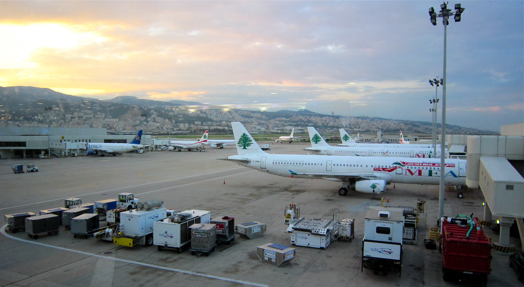 Самолет бейрут. Аэропорт имени Рафика Харири. Бейрут аэропорт фото.