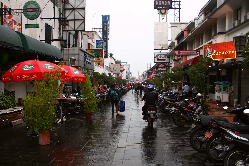 Braga city walk | One of the happening place in Bandung. | Jinsonocx