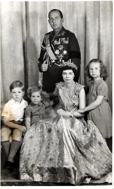 König Paul I. von Griechenland mit seiner Familie, King Paul of Greece with his family