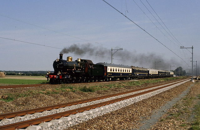 NS 3737 met speciale trein in Hillegom, 1988.