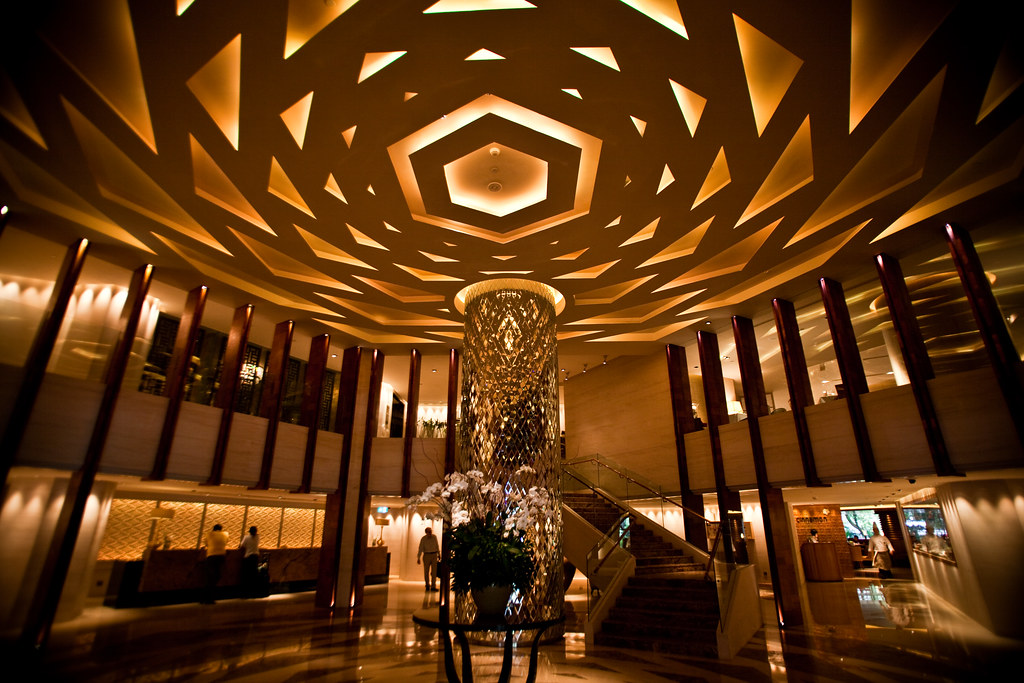Lobby moderno del hotel