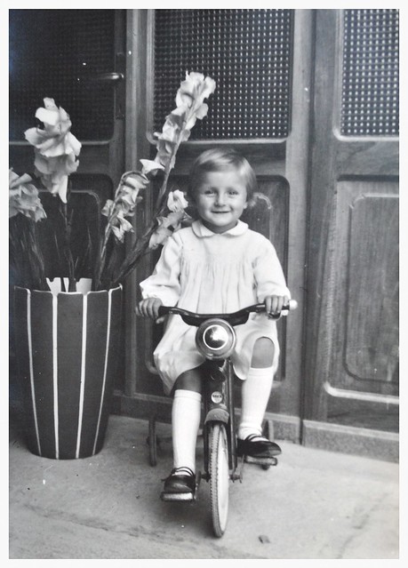 Maria Pia sul triciclo.