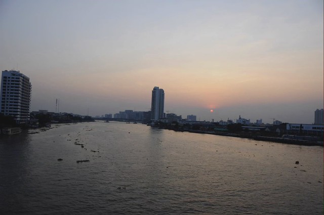 Lonely Chao Phraya River Bangkok - Sunset Time Lapse