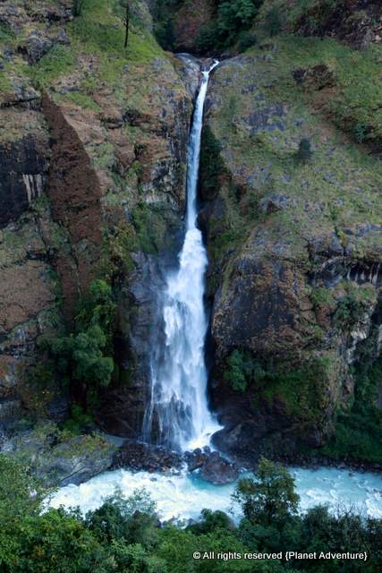 Waterfall - Annapurna Curcuit Trek - Nepal