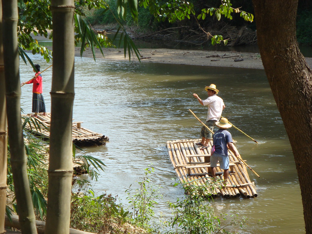 Bamboo raft | Yuval Haimovits | Flickr