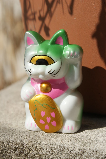 RxH Yamakazura White Green Pearl Mini Fortune Cat