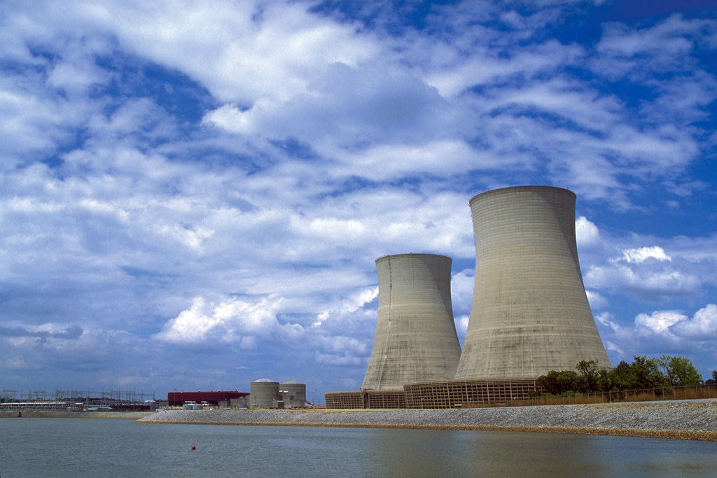 TVA nuclear plant. Photo by Tennessee Valley Authority; (CC BY 2.0)