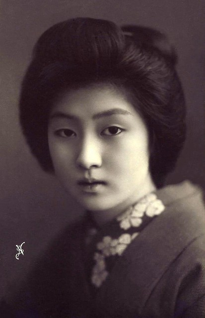 The Geisha HAMAYUU -- A Meiji-era Beauty from OLD JAPAN (11)