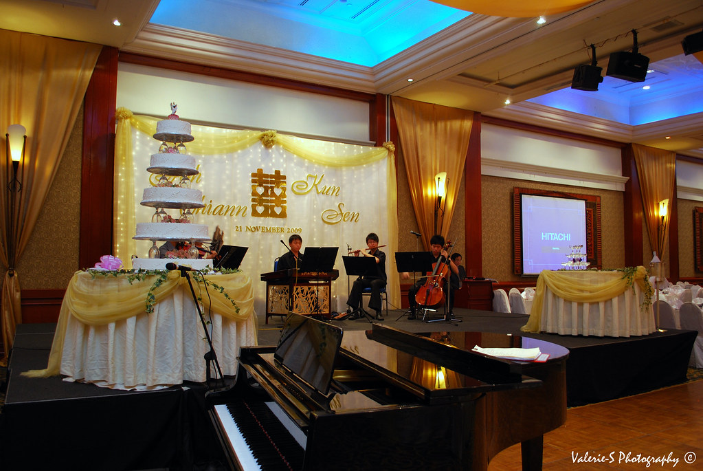 Jhy Chiann & Kun Sen's Wedding Reception by valerie_s
