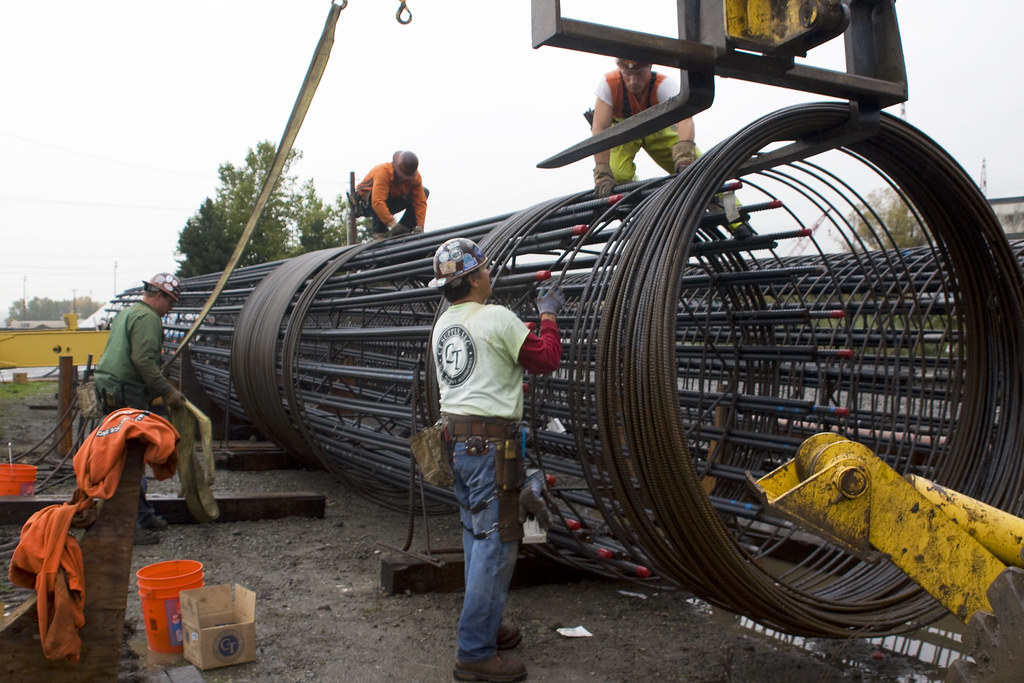 LAGS construction - Oct. 23, 2009 | Construction workers tie… | Flickr