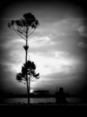 In the evening... by Jinson Abraham, Subhash Park, Cochinsunset evening nikon alone cochin ernakulam marinedrive jins d60