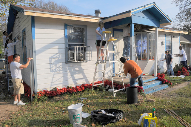 Transformation Dallas Texas West Prayer Home Paint Restore People Volunteers Inner City DSC_8619