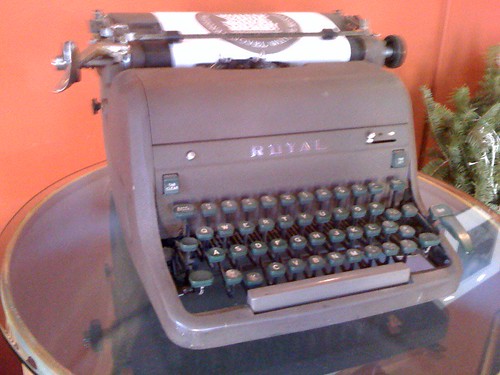 My old Royal typewriter, visiting La Paloma Sabanera | by heldermira