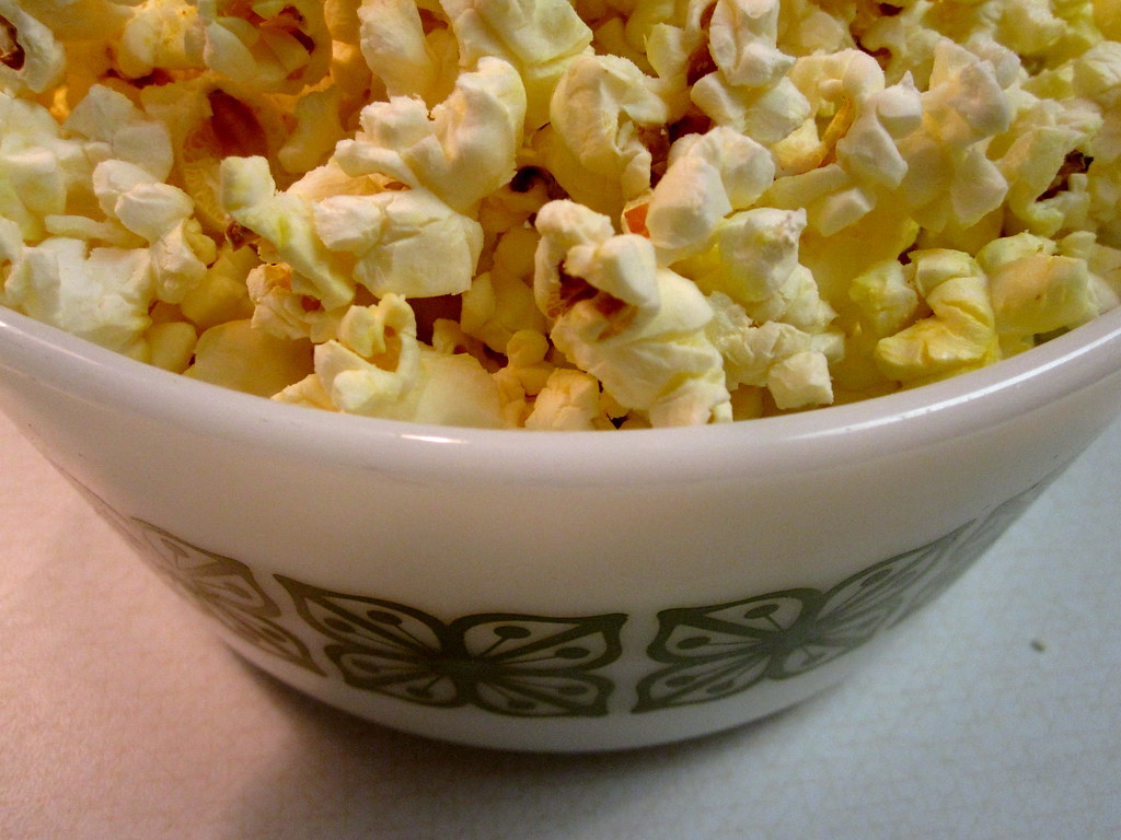 1.24.10 (294/365) - popcorn! | Popcorn in my Pyrex Square Fl… | Flickr