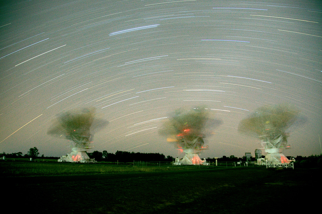 Star trails over the Narrabri radio telescope