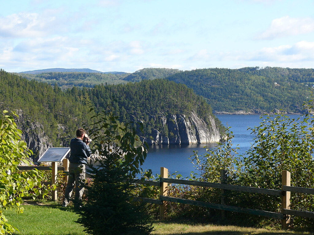 Озеро сена. Сагеней Канада. Фьорд Сагеней Канада. Saguenay Lac Saint Jean.