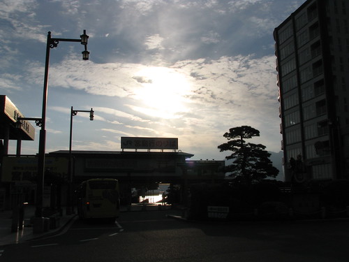 light cloud japan sunrise dawn lumière 日本 nuage 雲 reflexion reflets japon leverdesoleil 光 aube 暁 朝日 反射 miyajimaguchi 宮島口