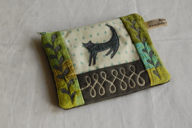 Dotty squiggle cat pouch
