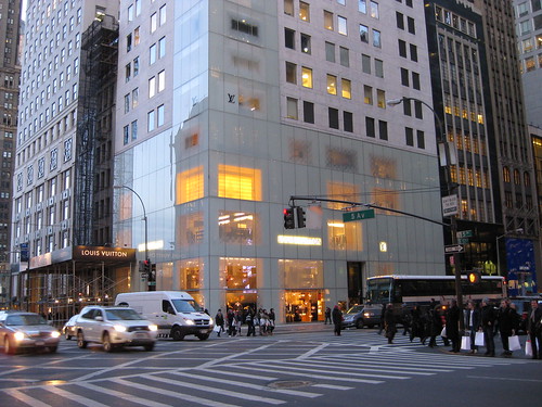 Louis Vuitton New York Saks Fifth Ave 5th Avenue New York Nypost
