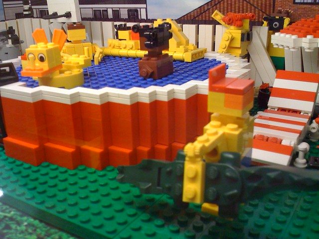 LEGO store models: Backyard pool & BBQ