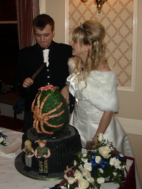 vicky and ryan alien wedding cake