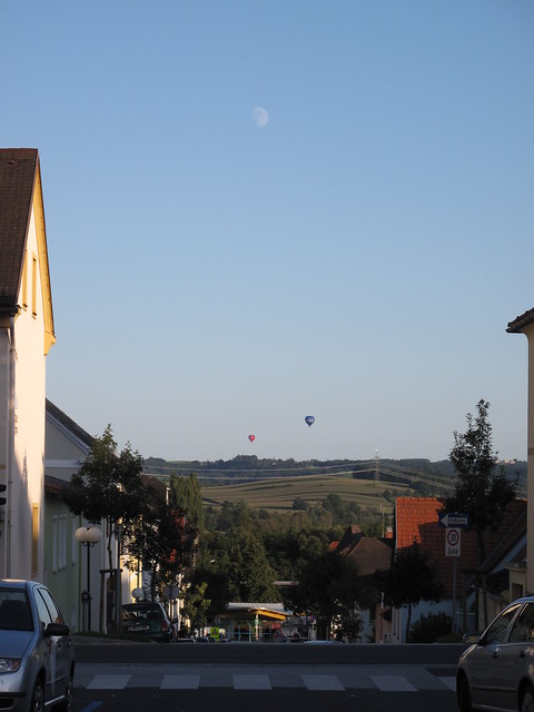 HARTBERG - Hanging Moon & Two Balloons