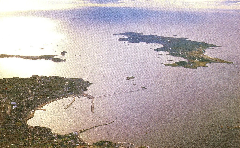 Roscoff - Vue aérienne du chenal et de l'île de Batz