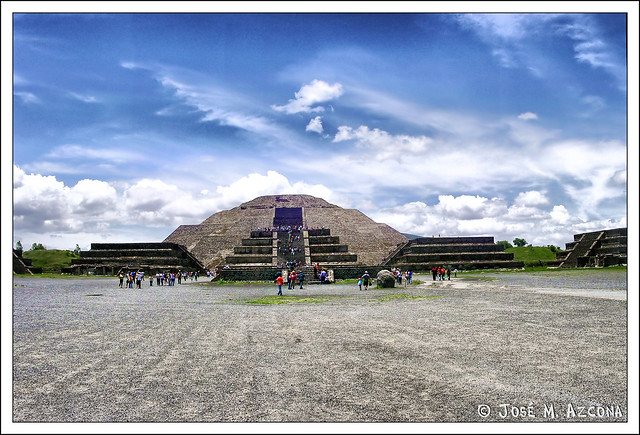 Mexico. Teotihuacan. Piramide de la Luna.