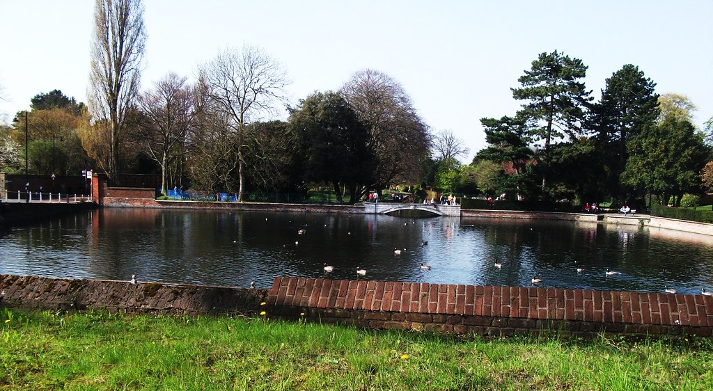 Carshalton Ponds 18/04/10 | Carshalton Ponds looking towards… | Flickr