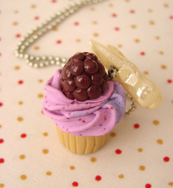 amora dream cupcake necklace charm