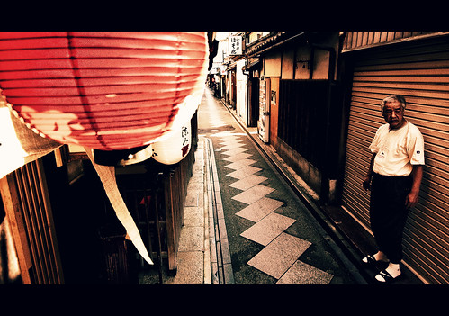 The Narrow Side Of Kyoto by rasenkantenstein