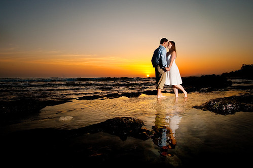california sunset reflection santabarbara matt engagement kiss couple stephanie hendrysbeach