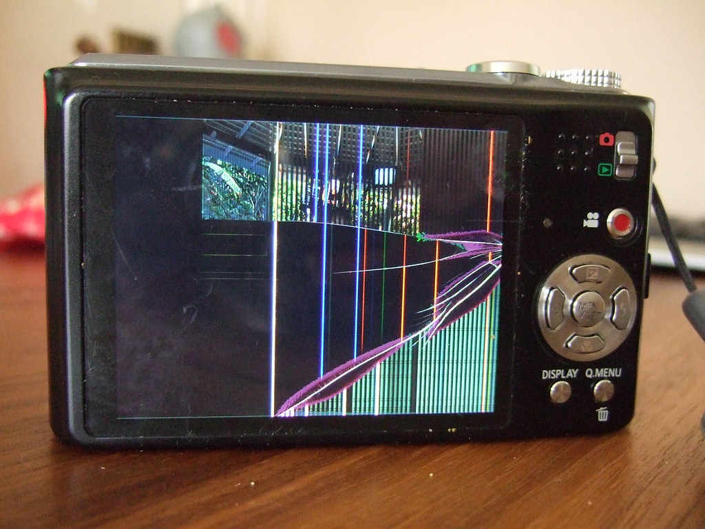 Lumix DMC-TZ7 LCD Broken screen