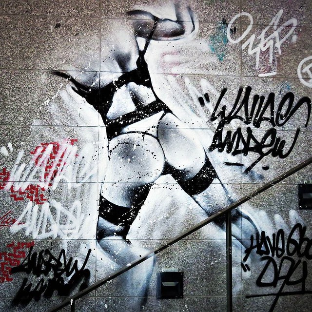 Hold on, almost #weekend - #paris #streetart #graffiti #urbanart #graffitiart #urbanart_daily #graffitiart_daily #streetarteverywhere #streetart_daily #wallart #mural #ilovestreetart #igersstreetart #streetartparis #msaparis #paris13