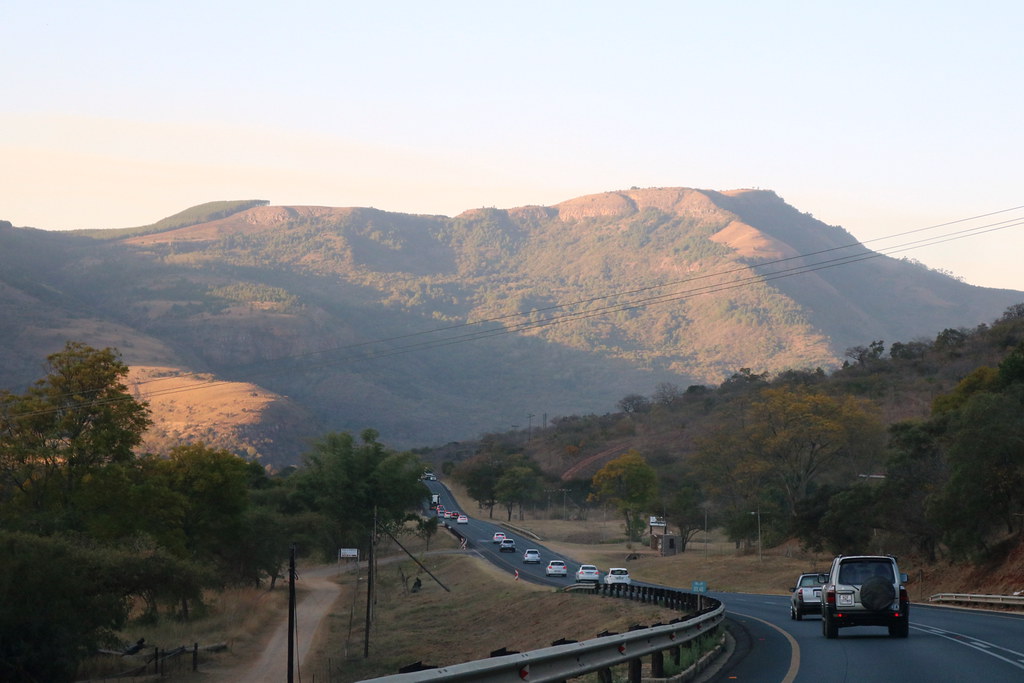 Mpumalanga: Stark befahrene R539 in der Schoemanskloof