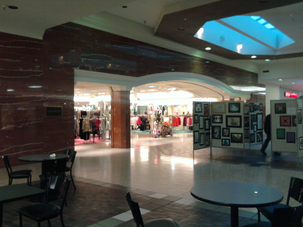 Northpark Mall - Davenport (Quad Cities), Iowa - Von Maur