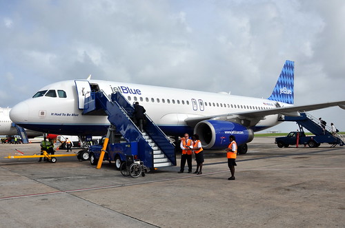 jetBlue Airways - Airbus A320-232 - N519JB - It Had To Be Blue - Grantley Adams International Airport (BGI) - Barbados - October 5, 2009 DSC_0148 RT CRP | by TVL1970