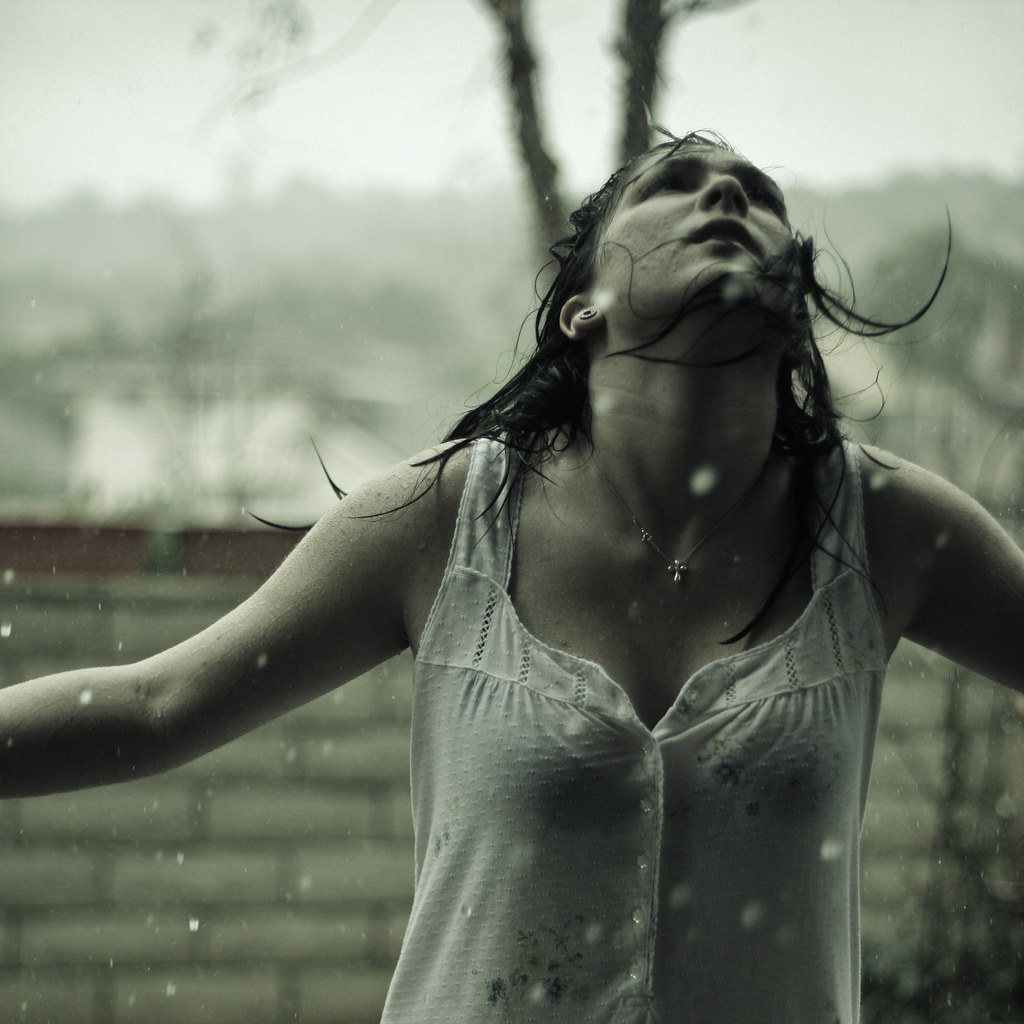 Rain 13. Женщина дождя. Негатив дождь фото. It s a Rainy Day девушка.