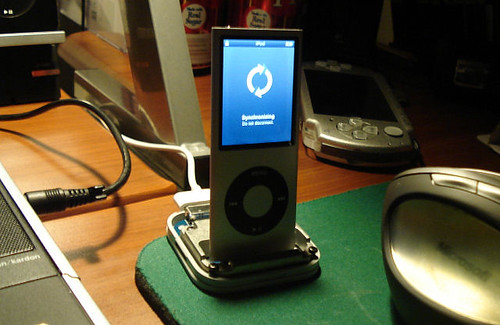 iPod Nano 4G syncing on Apple iPod nano Dock (1st generation) | by scrap104