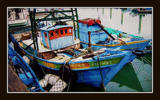2009-11-18 0528 Danshui fishing harbor & boats REDO