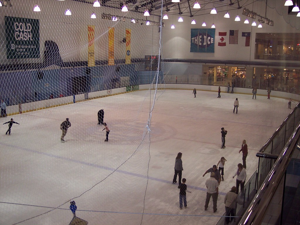 100_3156 | The ice skating rink in the Stonebriar Center, a … | Flickr