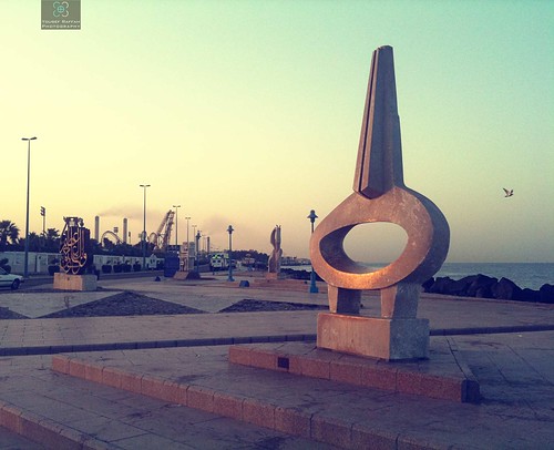 morning sky sculpture art sunrise golden daylight retro corniche jeddah saudiarabia iphone