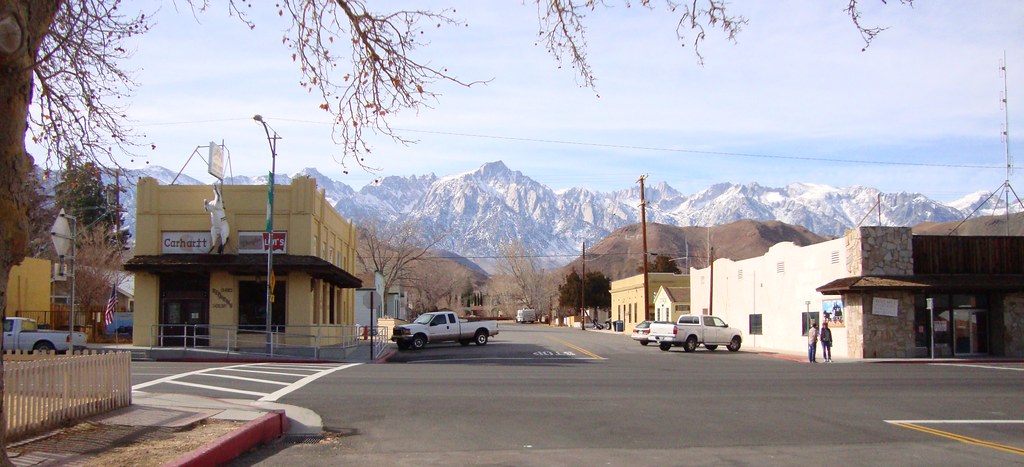 Downtown Lone Pine, California | Lone Pine is located in ...