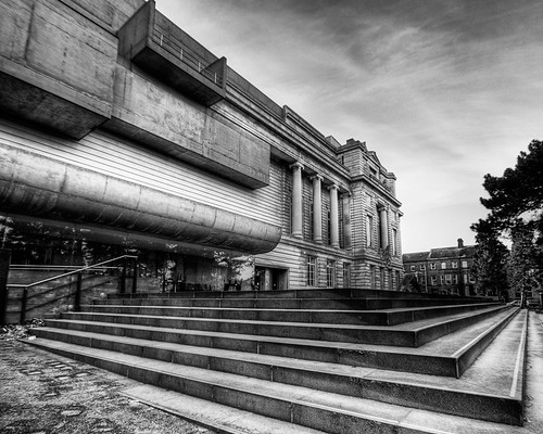 Ulster Museum by Mr Bultitude
